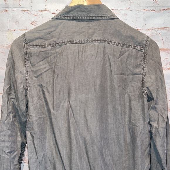 Gap gray lightweight shirt XS button down collared neck cuffs hi low hem loose - Picture 7 of 11